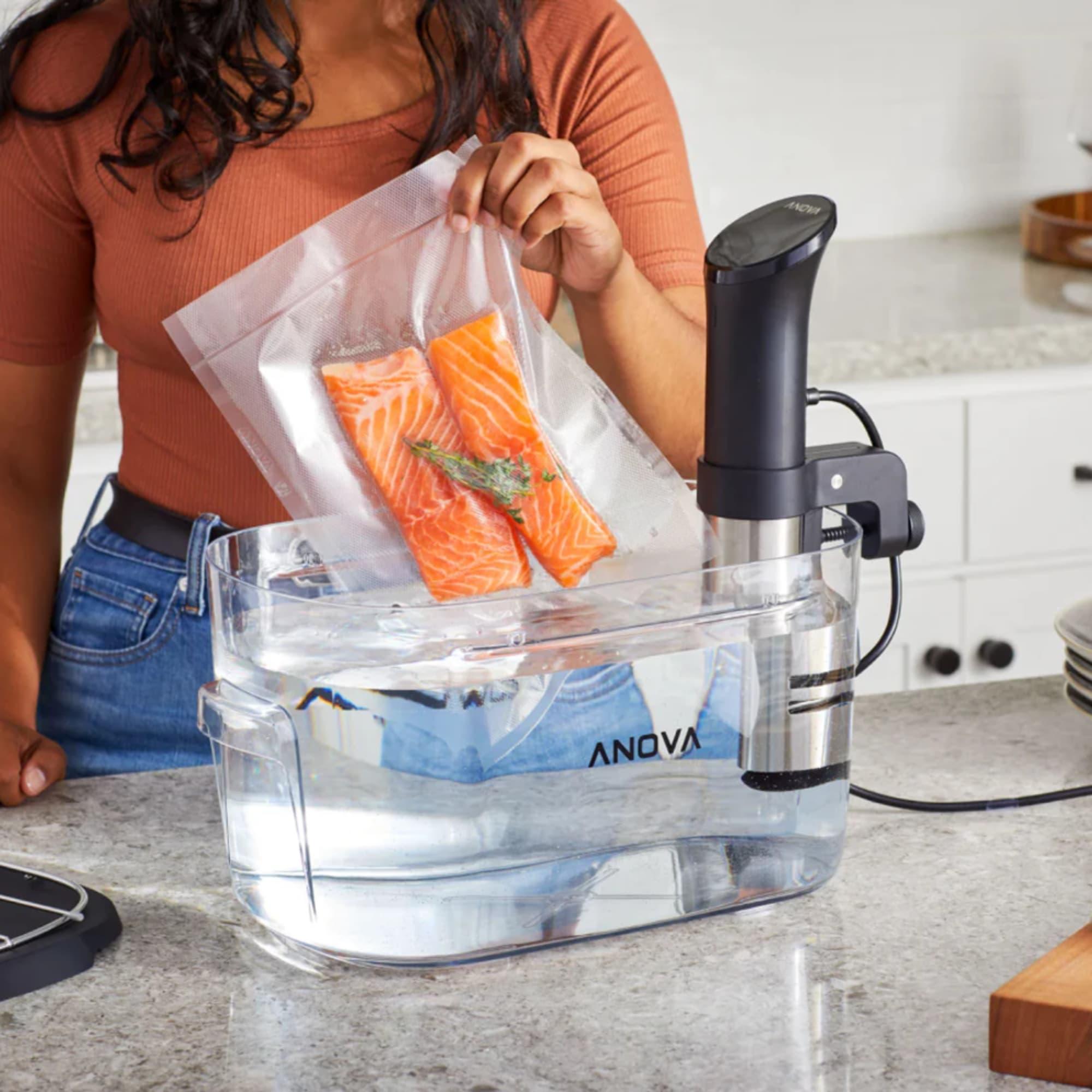 Anova Sous Vide Kit Cooker and Container Bundle Image 9