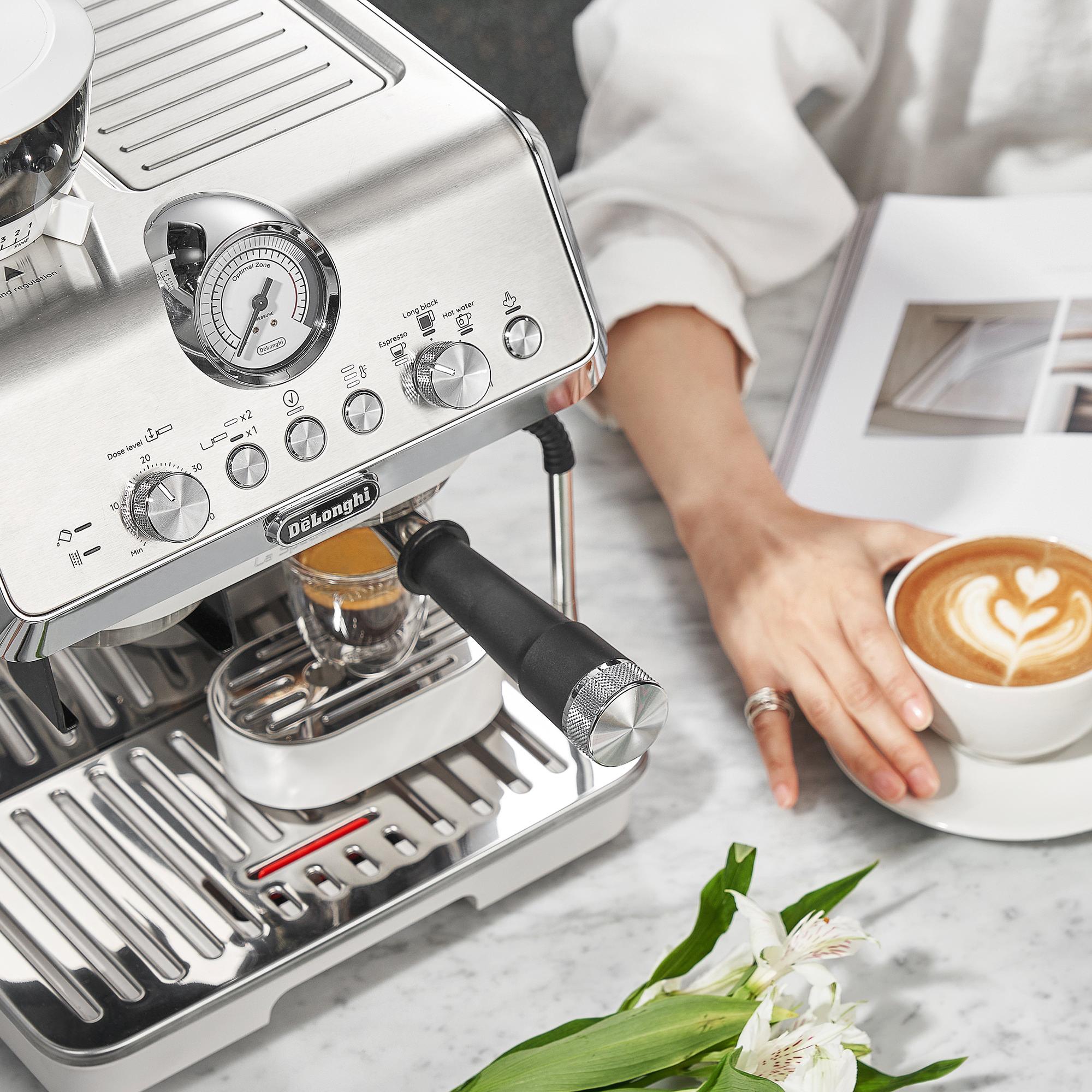 DeLonghi La Specialista Arte EC9155W Espresso Coffee Machine White Image 4