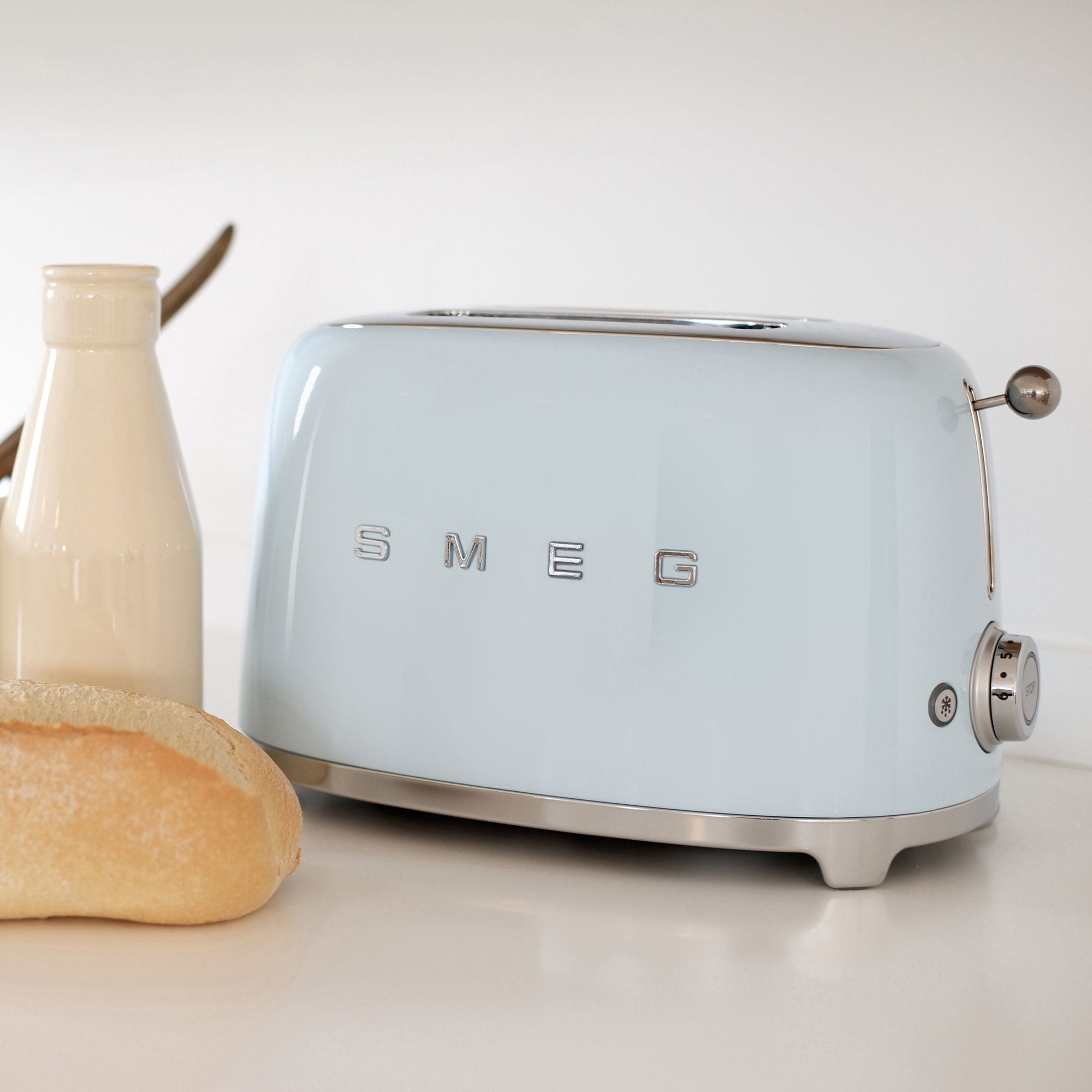 Smeg 50's Retro Style 2 Slice Toaster Pastel Blue Image 2