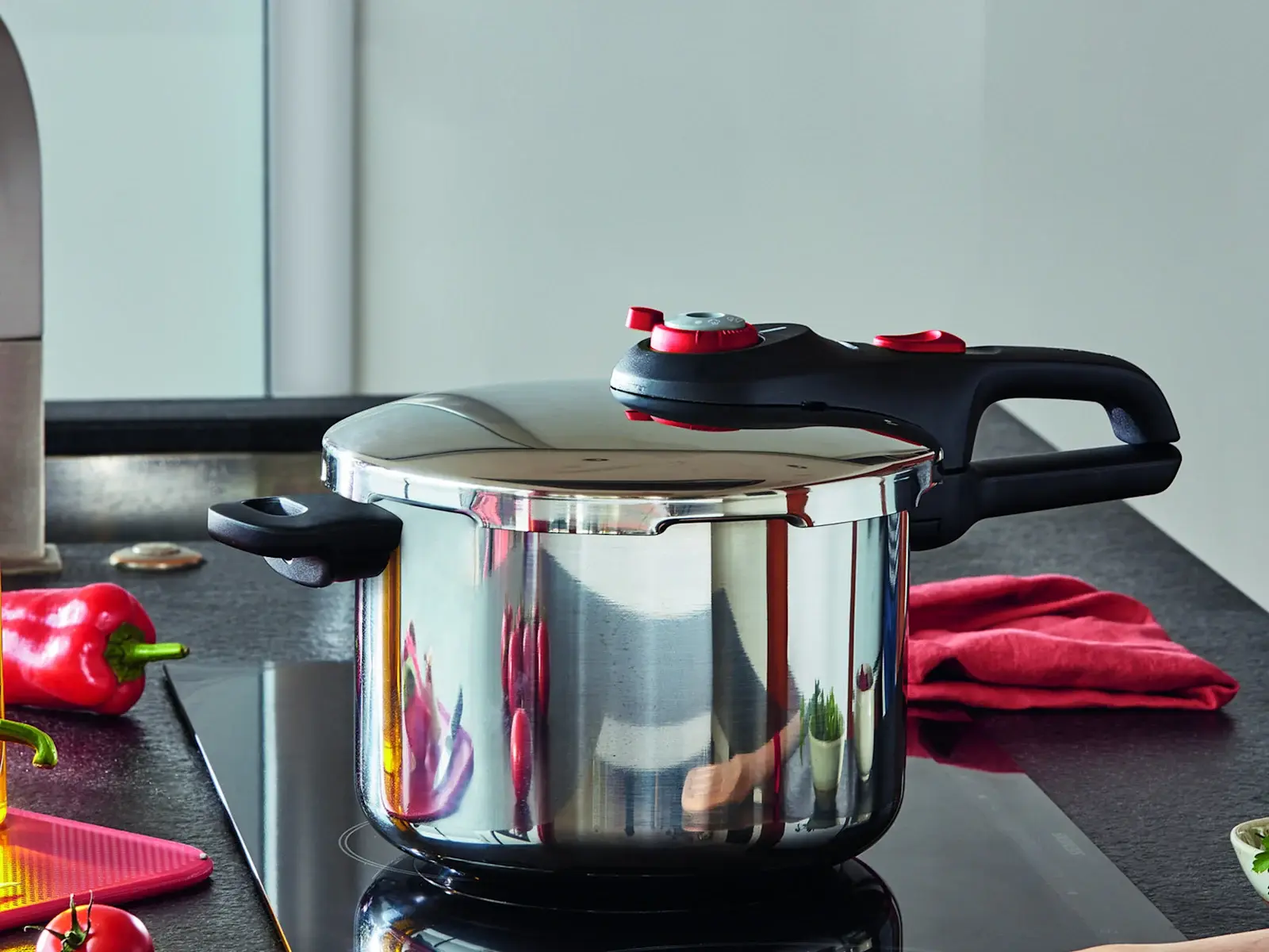 2025 05 22 Tefal-Fast-Easy-Induction-Pressure-Cooker-8L 2 2000px