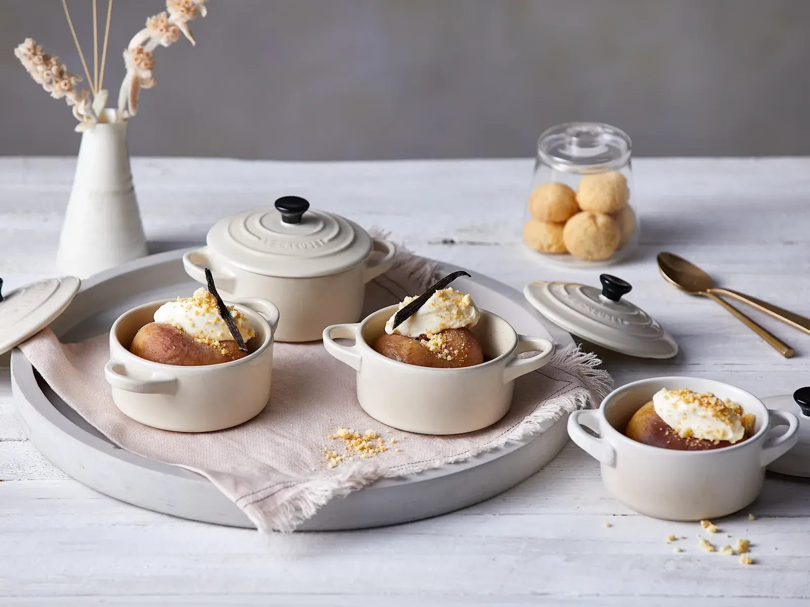10-07-25Le-Creuset-Petite-Casseroles-71901107160100 STW Petite Casserole 10cm Meringue LS 002