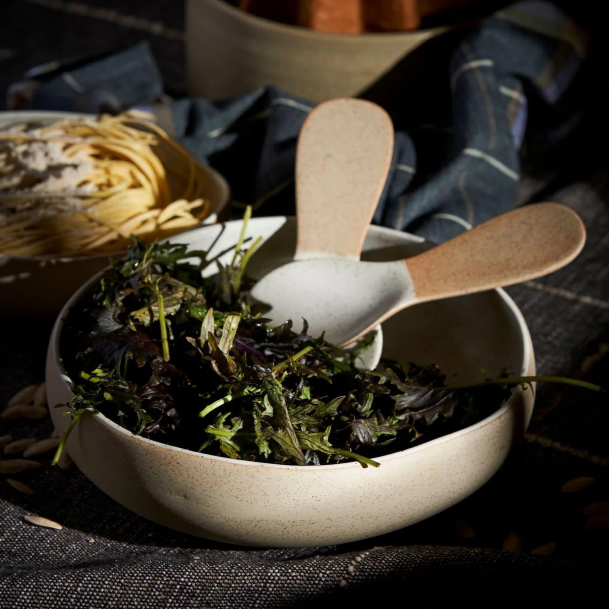 Robert Gordon Garden to Table Organic Salad Bowl 26.5cm Speckle White Image 5