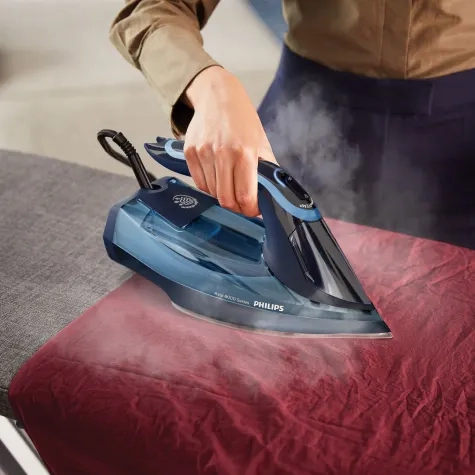 Philips 8000 Series DST8020/20 Steam Iron Blue Image 2