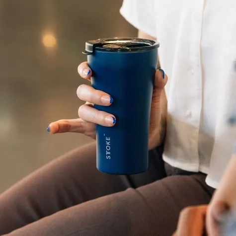 Sttoke Ceramic Reusable Coffee Cup 350ml (12oz) Magnetic Blue Image 2