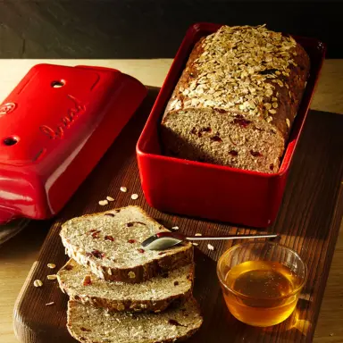 Emile-Henry-Bread-Loaf-Baker-23x13cm-Burgundy_4_2000px.jpeg