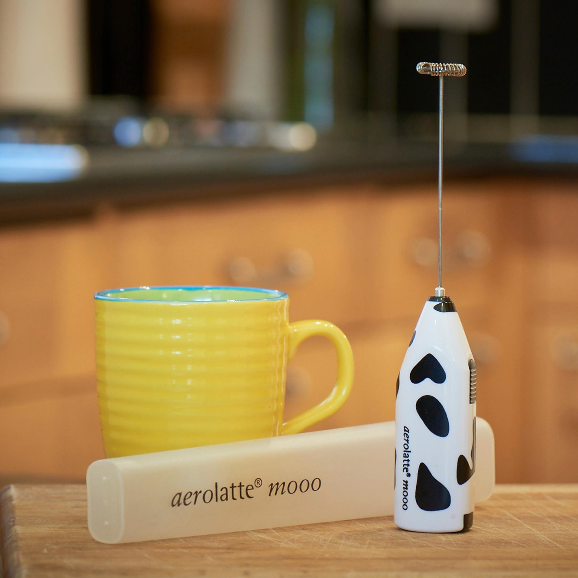 Aerolatte Moo Milk Frother with Case Image 4