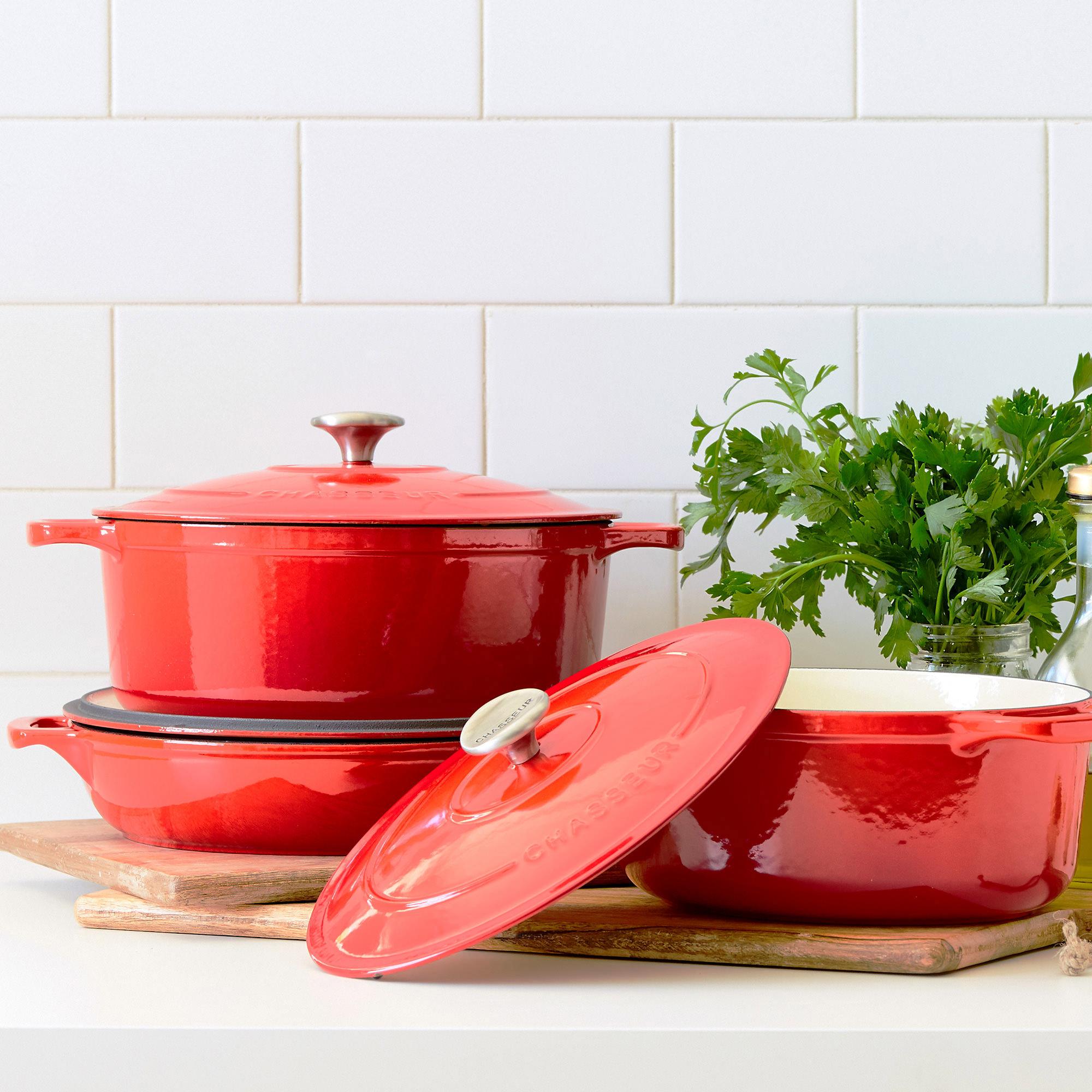 Chasseur Round French Oven 24cm - 4L Chilli Red Image 2