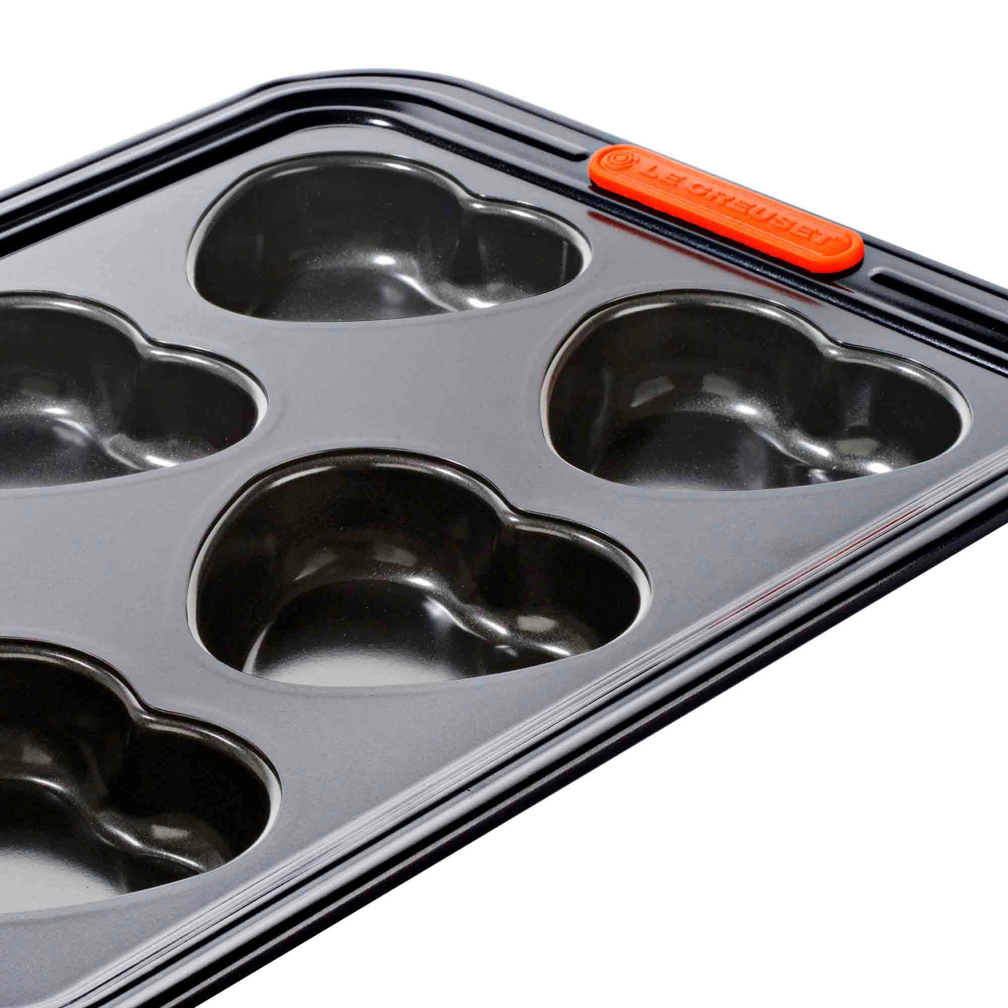 Le Creuset Toughened Non Stick Heart Shaped Muffin Tray 6 Cup Image 2
