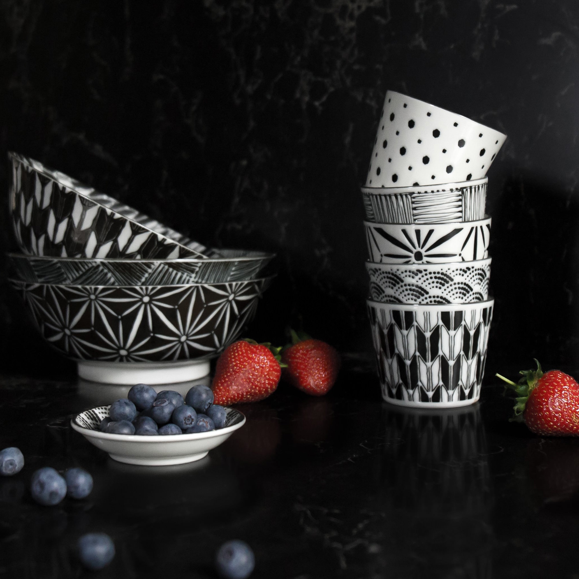Japanese Collection Komon Porcelain Noodle Bowl Set of 3 Black Image 2