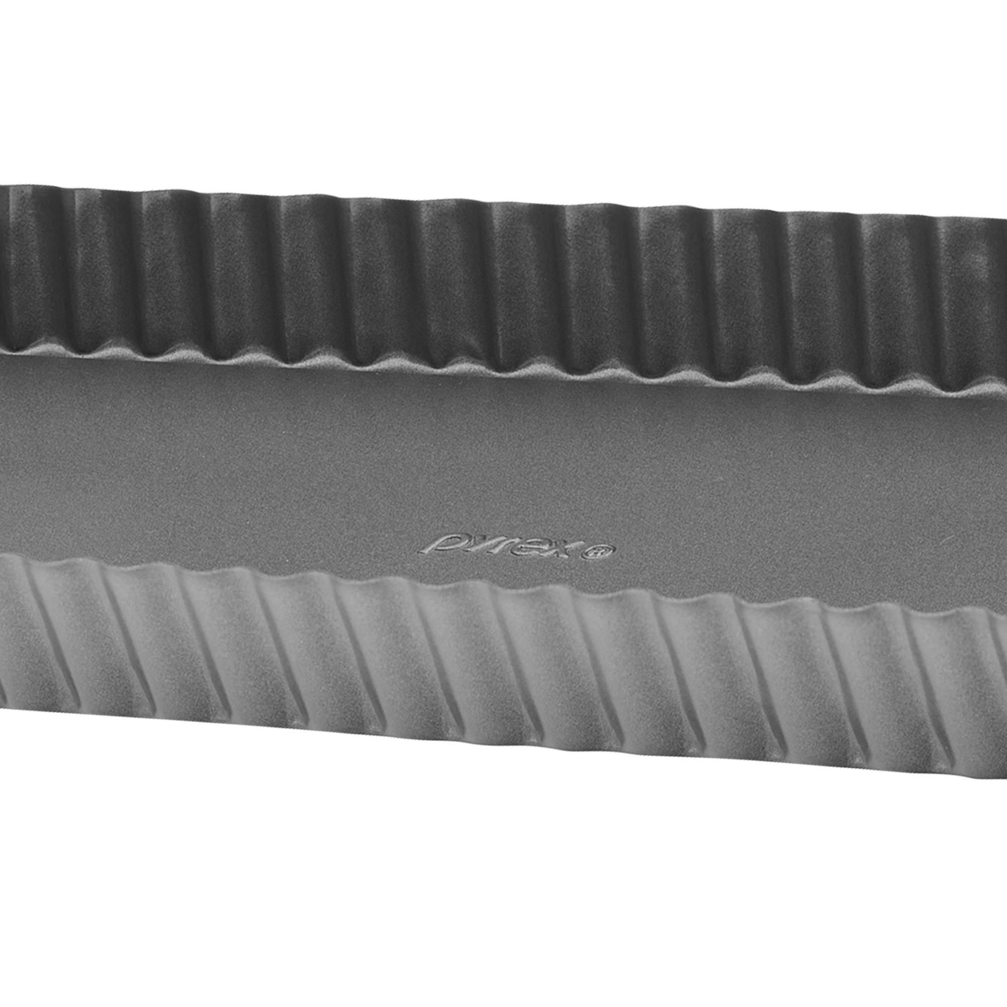 Pyrex Platinum Loose Base Rectangular Quiche Pan 35x12cm Image 3