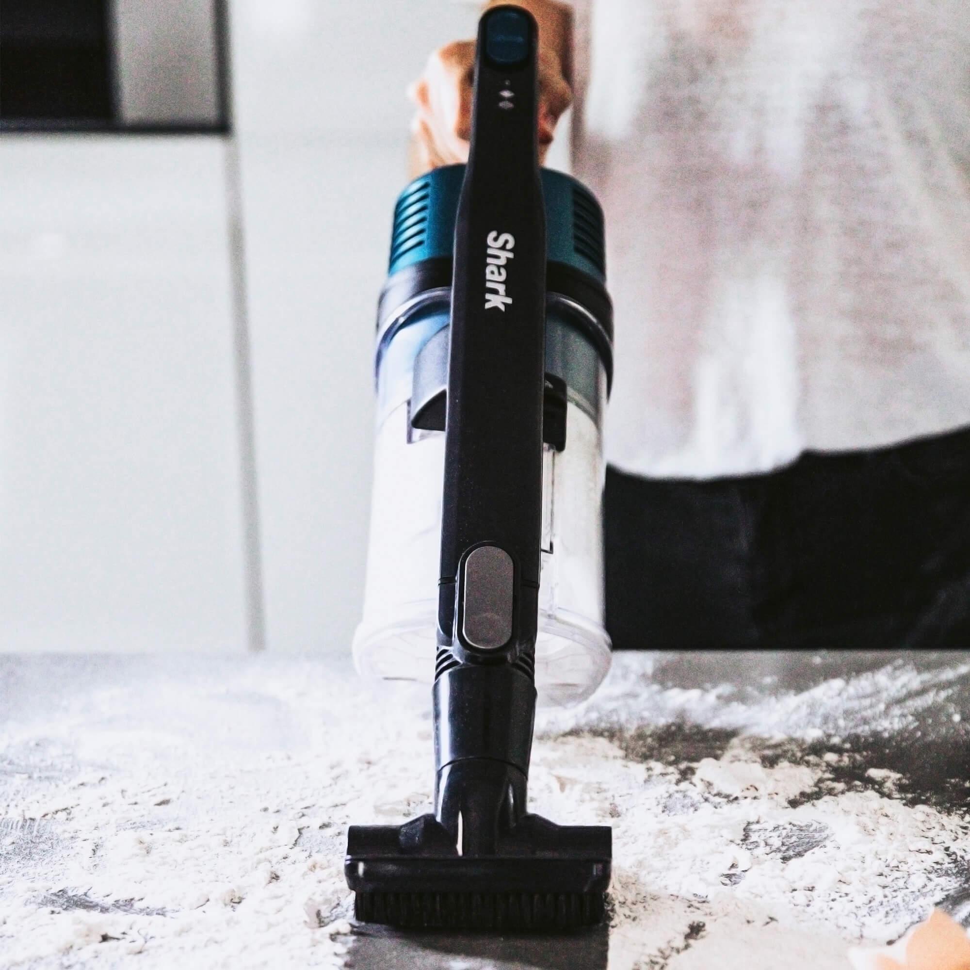 Shark IZ102 Cordless Vacuum with Self Cleaning Brushroll Blue Image 4