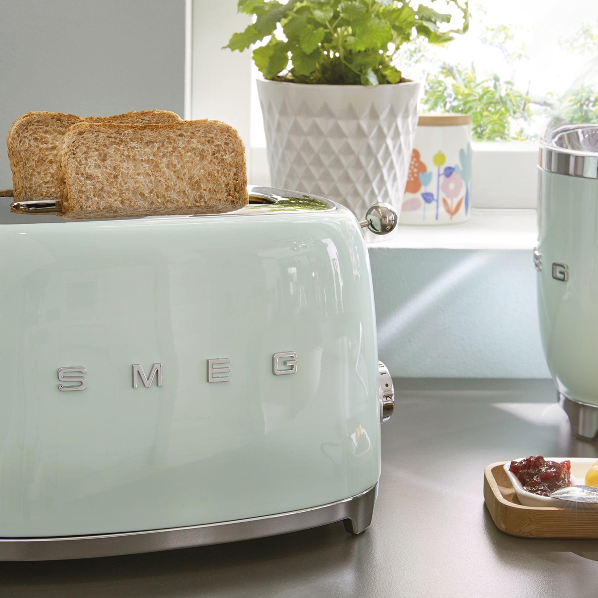 Smeg 50's Retro Style 2 Slice Toaster Pastel Green Image 3