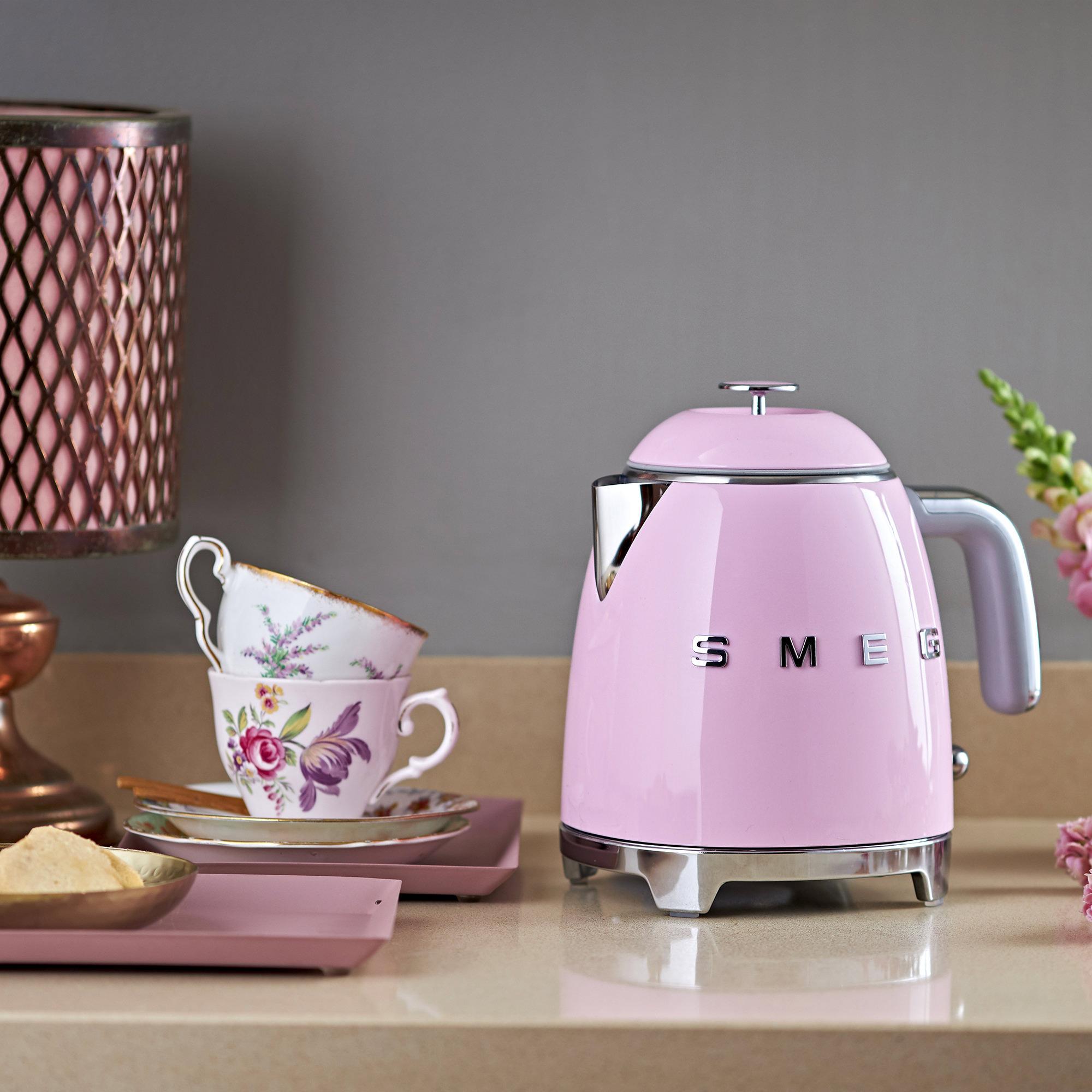 Smeg 50's Retro Style Mini Kettle 800ml Pastel Pink Image 3