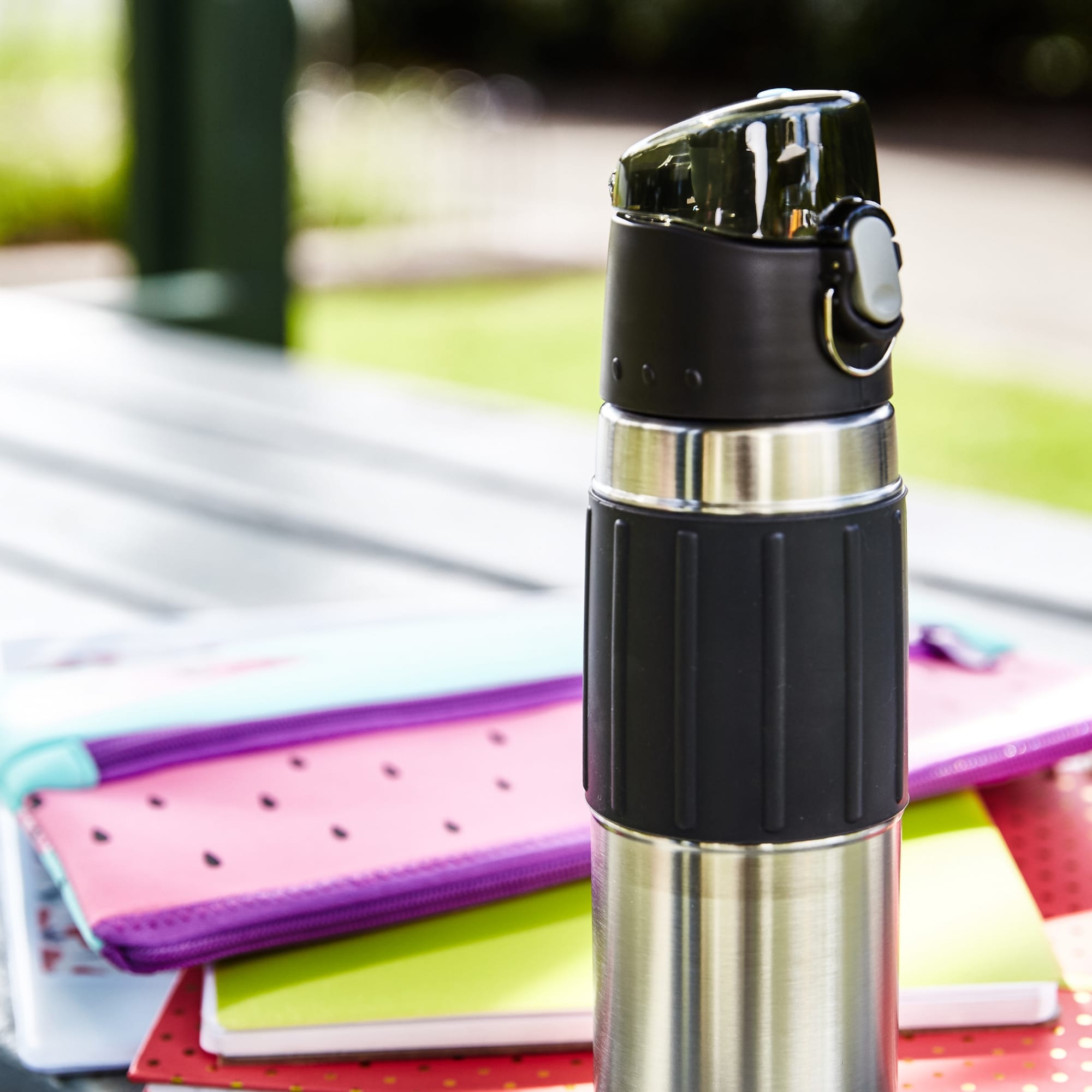 Thermos Insulated Bottle with Flip Lid 530ml Image 2